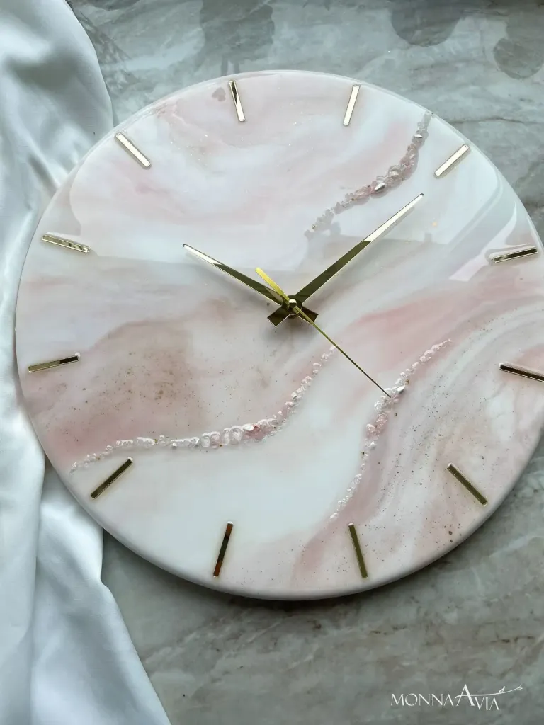 𝑷𝒂𝒔𝒕𝒆𝒍 𝑹𝒆𝒔𝒊𝒏 𝑾𝒂𝒍𝒍 𝑪𝒍𝒐𝒄𝒌
