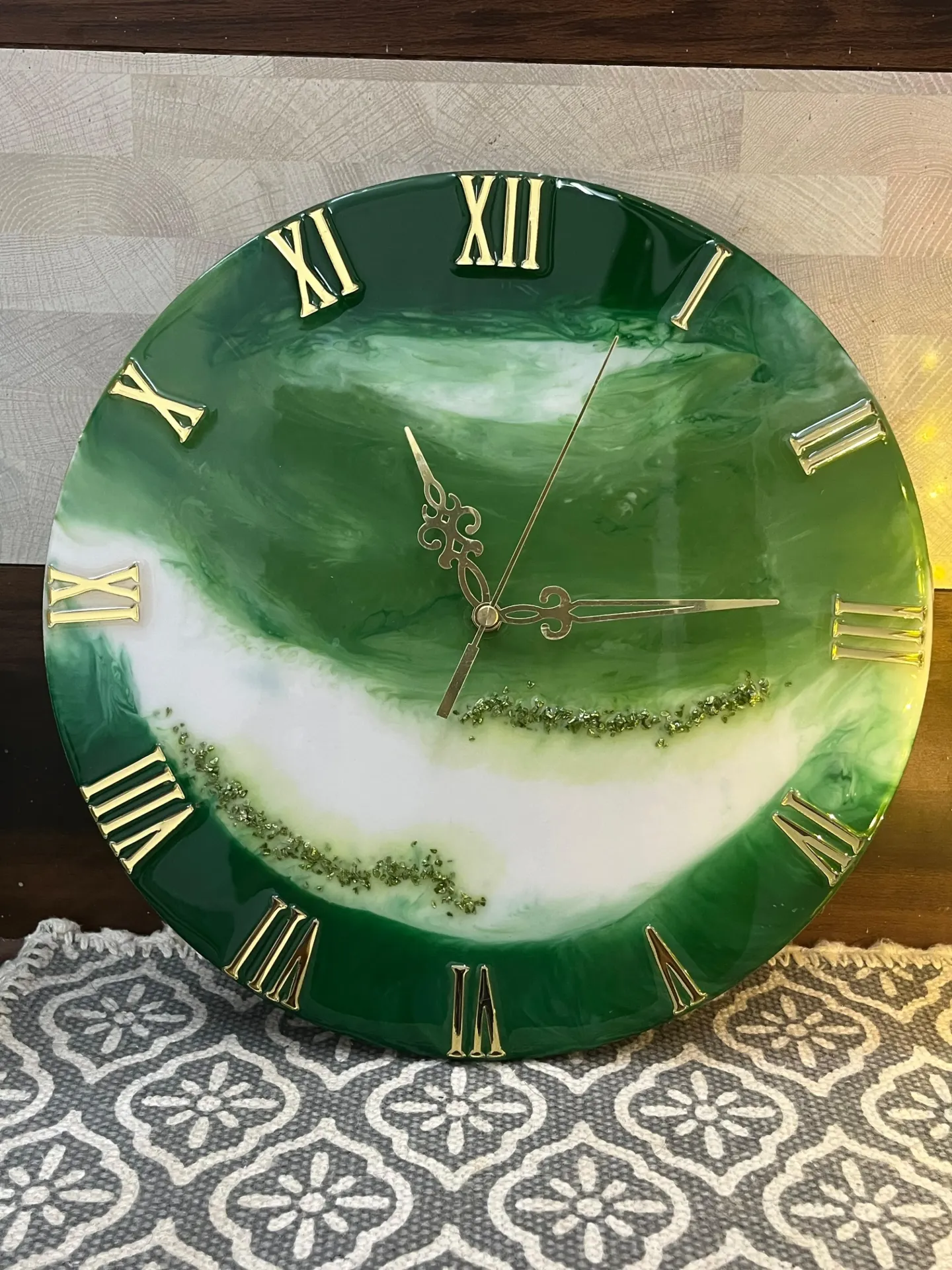 𝑬𝒎𝒆𝒓𝒂𝒍𝒅 𝑹𝒆𝒔𝒊𝒏 𝑾𝒂𝒍𝒍 𝑪𝒍𝒐𝒄𝒌